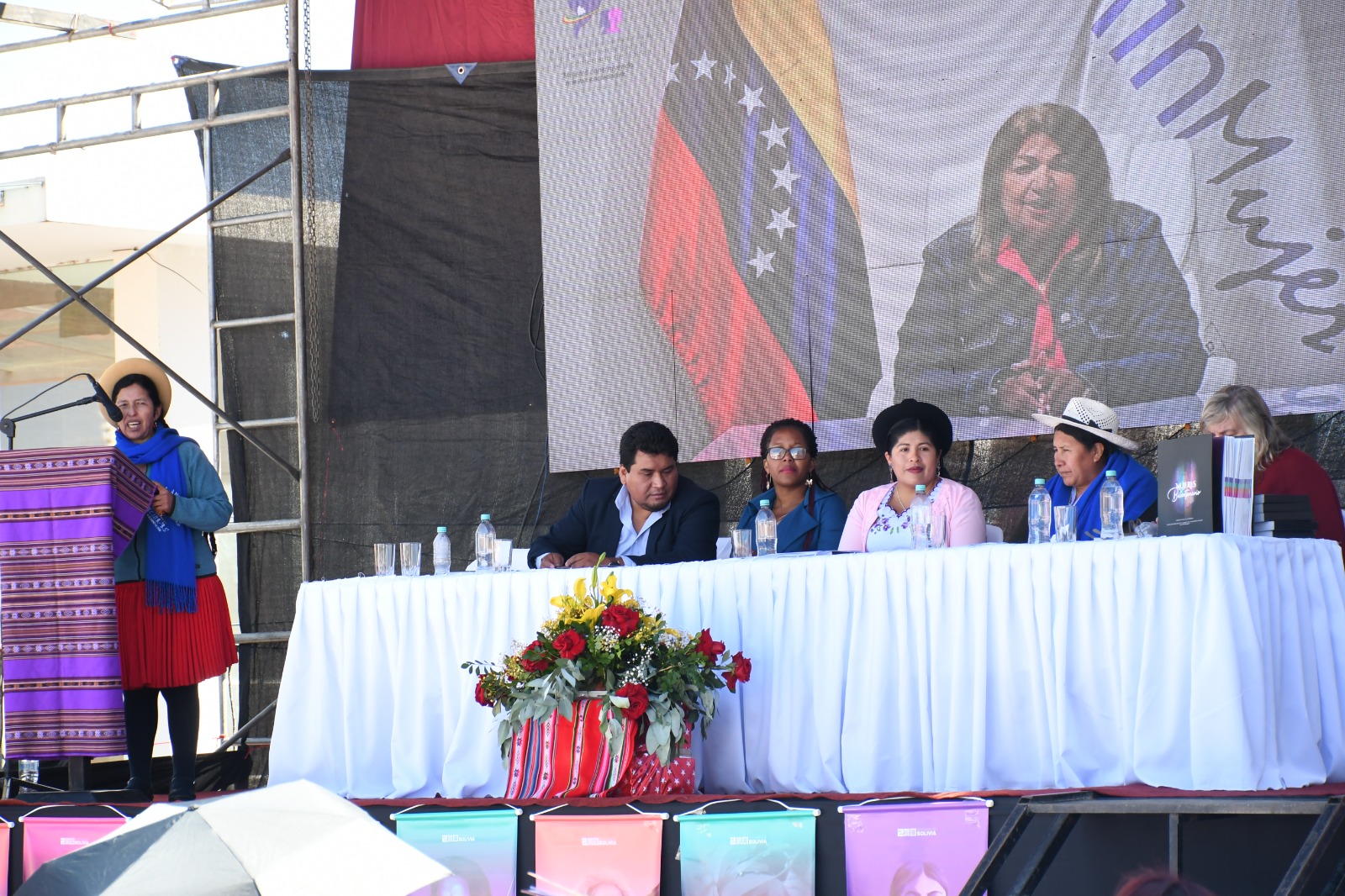 Cumbre de la Despatriarcalización en Sucre comparte experiencias para reafirmar derechos de las mujeres