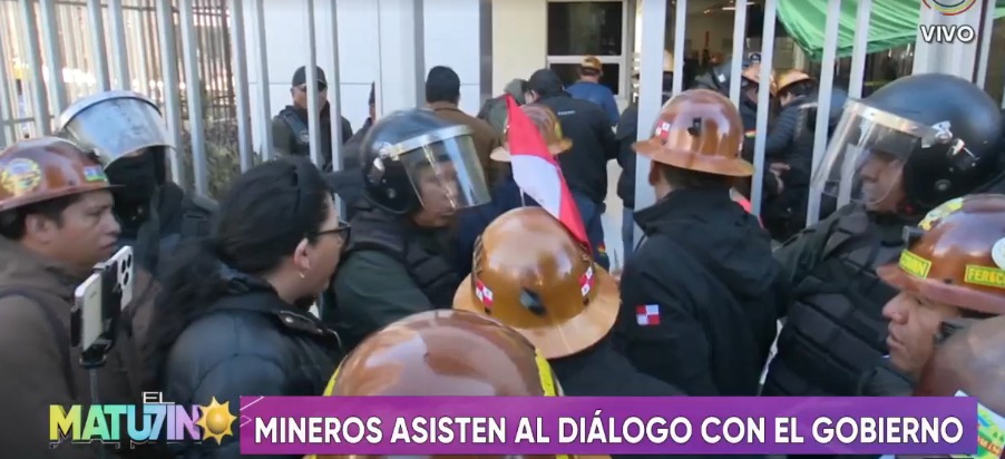 Mineros cooperativistas ingresan a reunión con el Gobierno para reinstalar diálogo