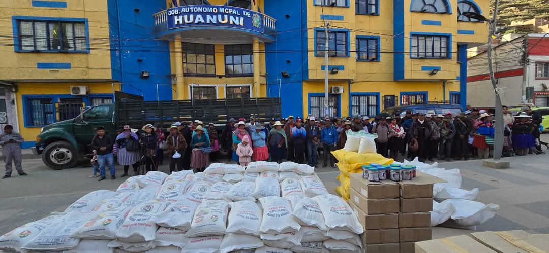 En Huanuni entregan más de 4 toneladas de ayuda humanitaria a 173 familias damnificadas por efectos climáticos