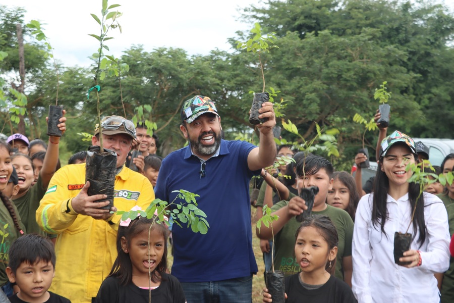 Inician reforestación en San Rafael y entregan equipos al Parque Nacional Noel Kempff Mercado en Santa Cruz