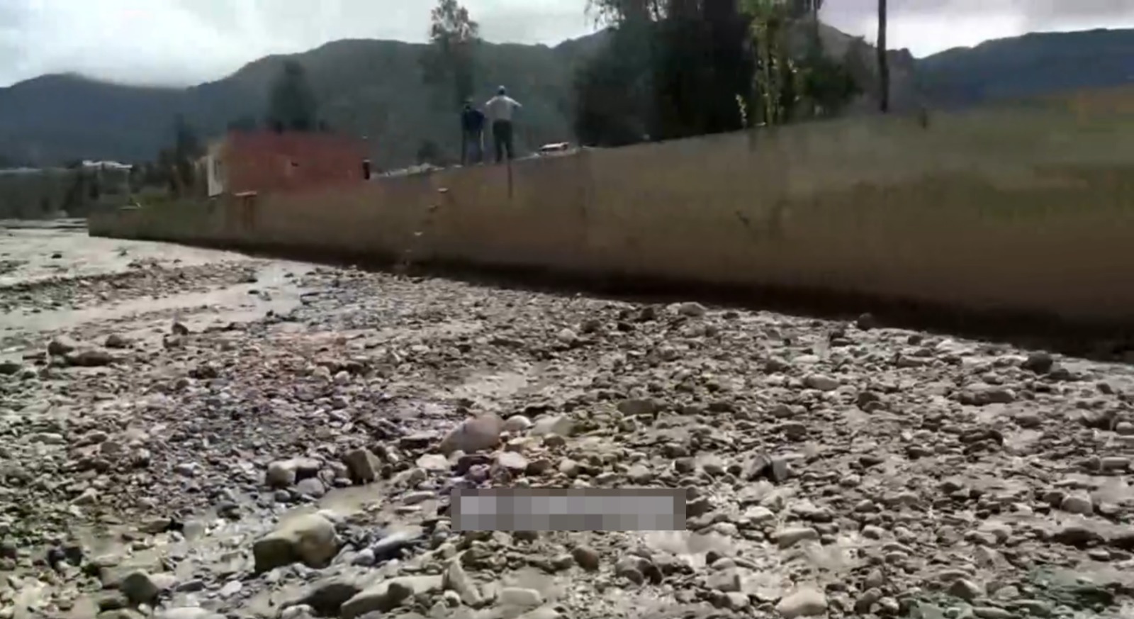 Construcción del muro de contención en la comunidad Carreras del municipio de Mecapaca (La Paz). Captura: FDI