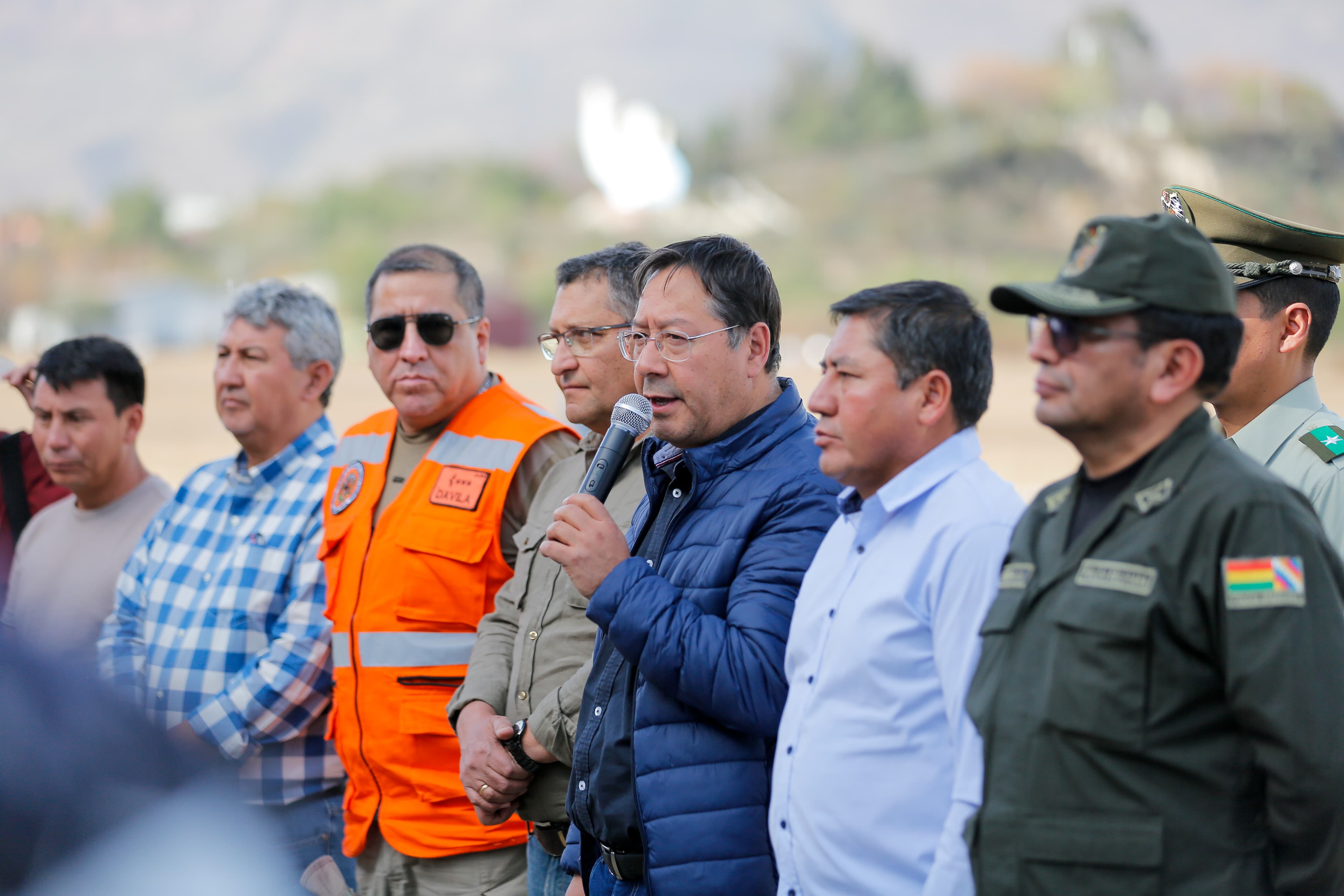 Incendio forestal en Tarija es de magnitud, Arce instruye arribo de segundo helicóptero y de más bomberos