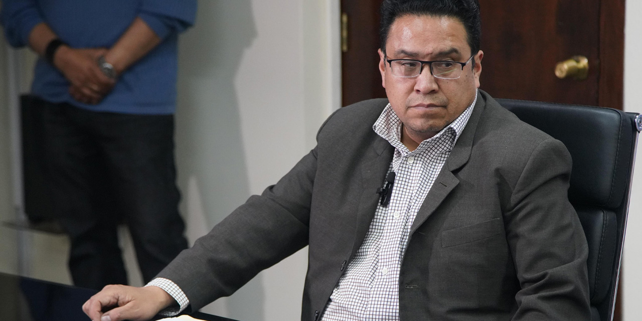 El exministro Siles es beneficiado con detención domiciliaria en el caso Consorcio