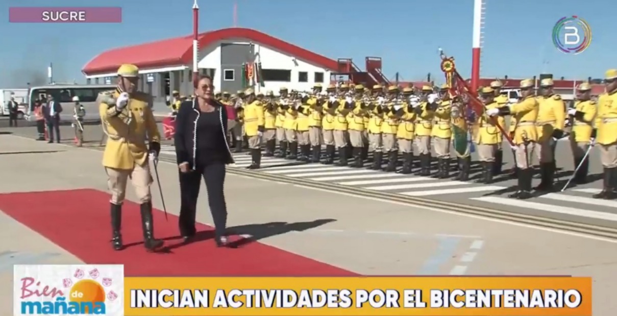 Llega a Sucre la Presidenta de Honduras para asistir a los actos por el Bicentenario