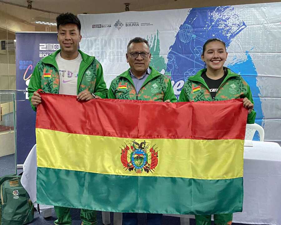 Entregan bandera y pasajes aéreos a raquetbolistas bolivianos rumbo al Mundial World Games – Chengdu