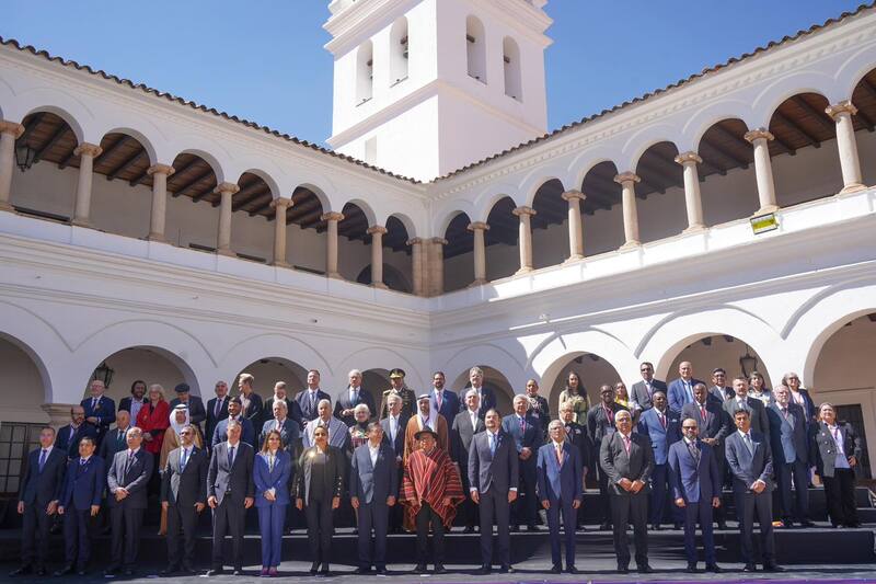 Destacan fortalecimiento de relaciones políticas y comerciales con países invitados al Bicentenario