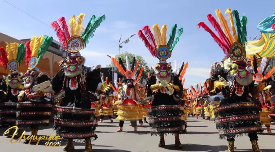 Miles de bailarines toman Quillacollo para expresar su devoción a la Virgen de Urkupiña