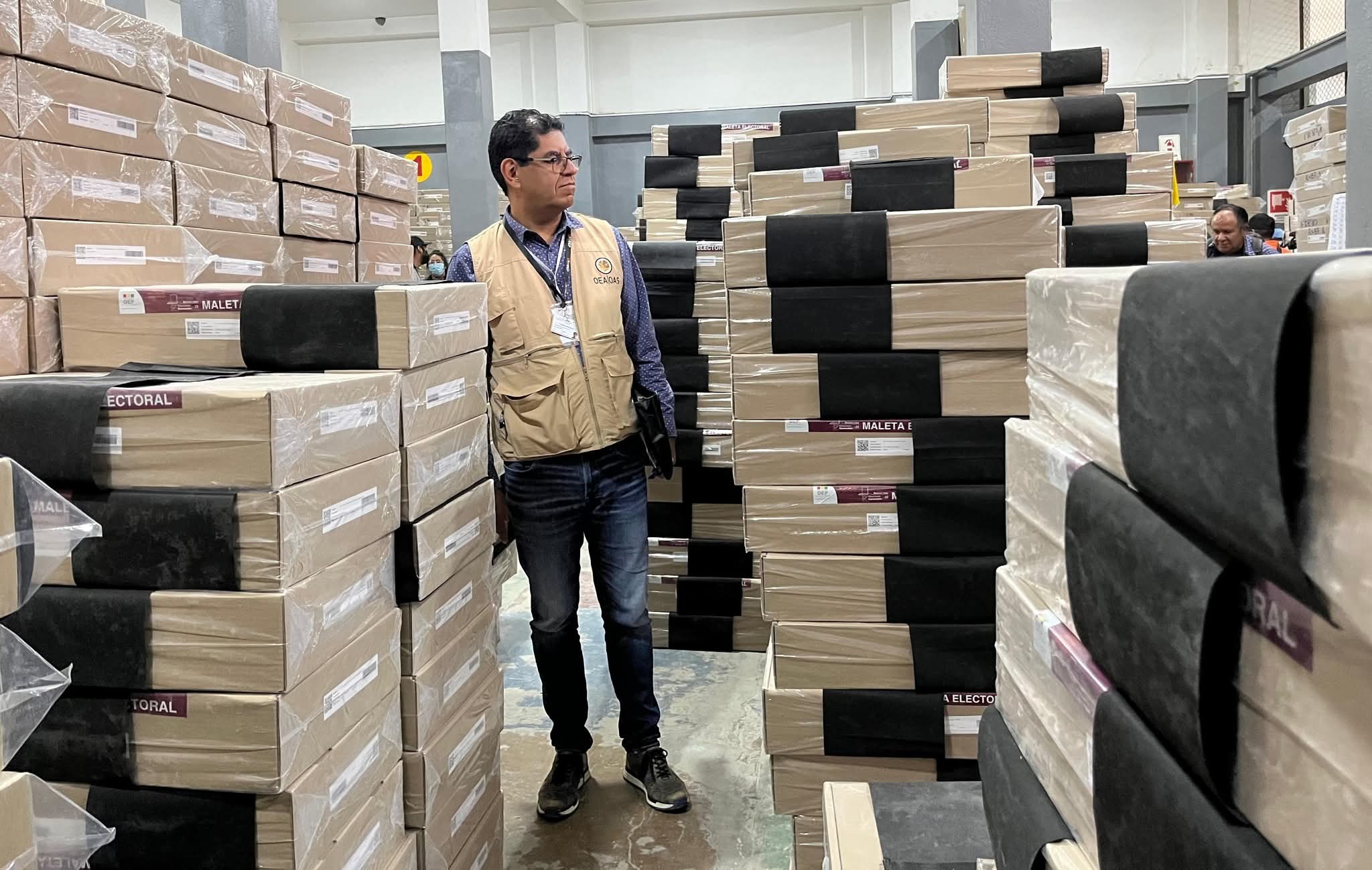 Llega al 80% el armado de las maletas electorales en La Paz