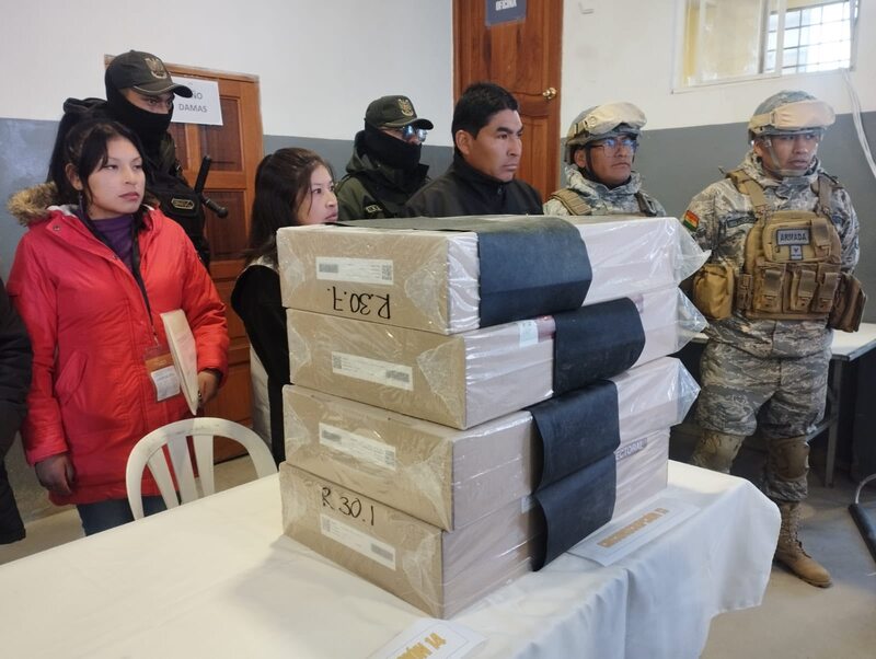 TED de La Paz inicia distribución de maletas electorales con monitoreo GPS y escolta militar