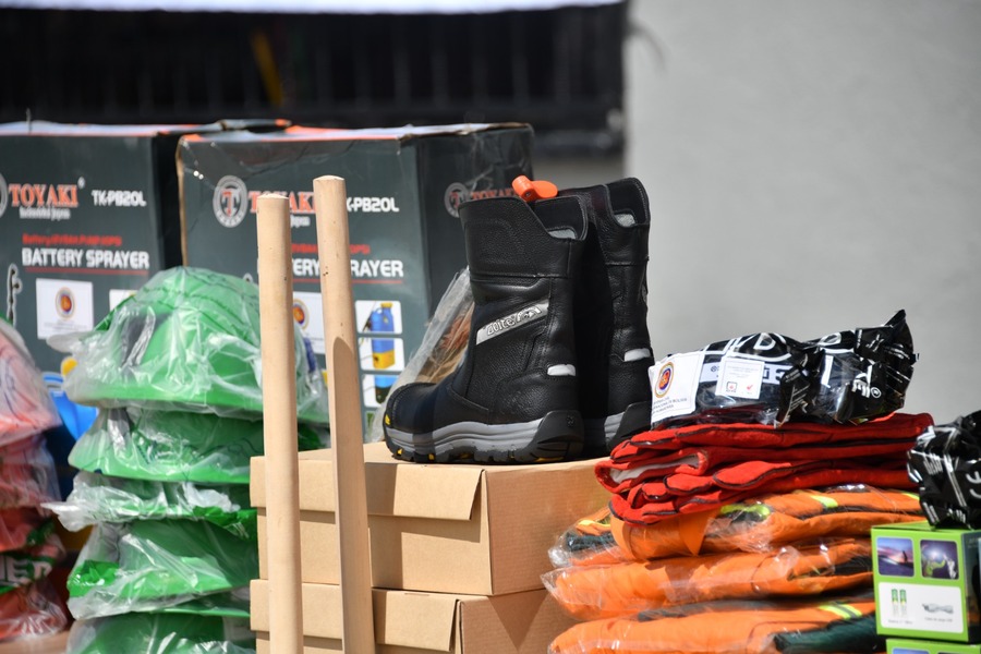 Gobierno entrega equipamiento especializado a bomberos de 29 municipios afectados por incendios en 2024