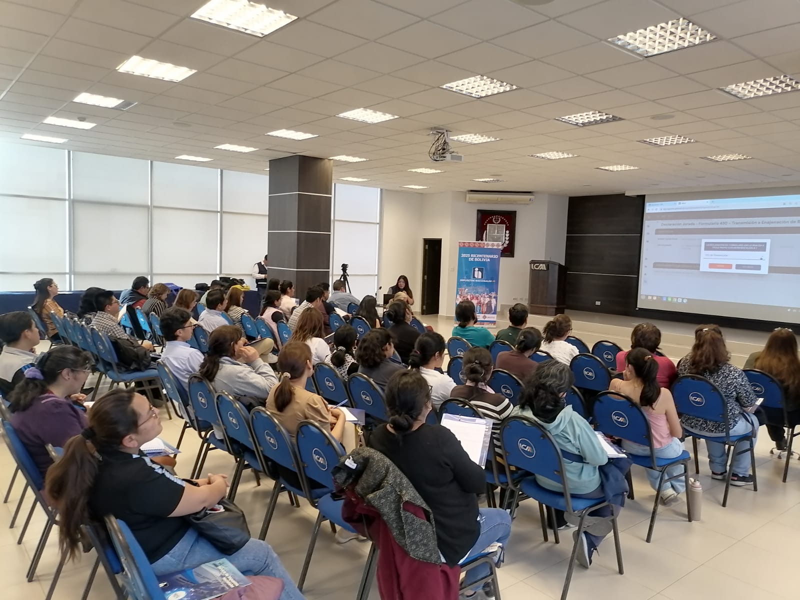 Administrativos de afiliados a la Cámara de Industria, Comercio y Servicios de Cochabamba reciben capacitación tributaria 