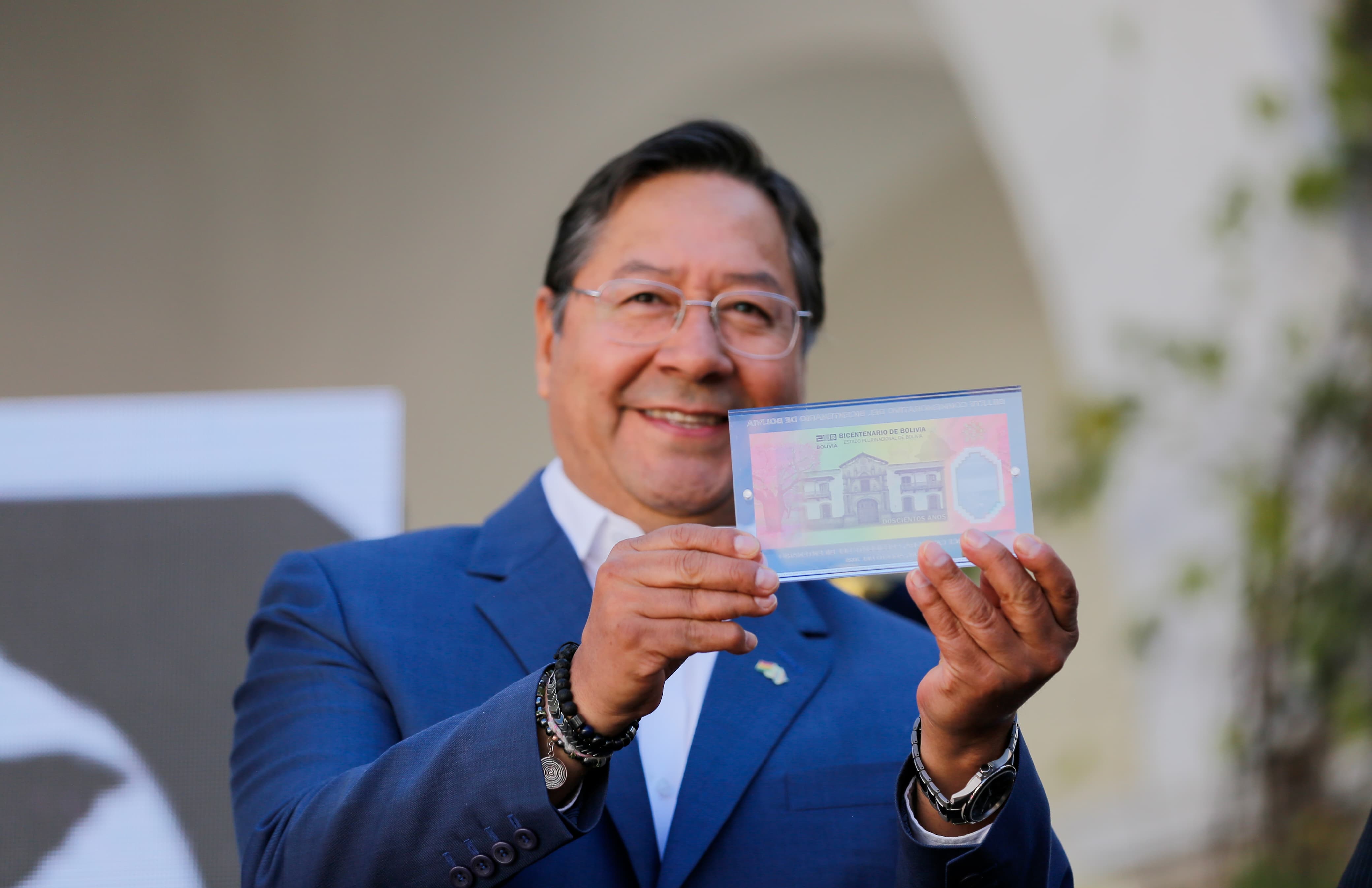 BCB habilita venta y canje del billete y monedas del Bicentenario en agencias del Banco Unión en todo el país