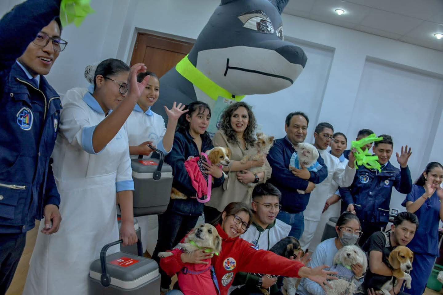 Ministra conmemora el Día de San Roque e insta a cuidar de la salud de los peludos vacunándolos