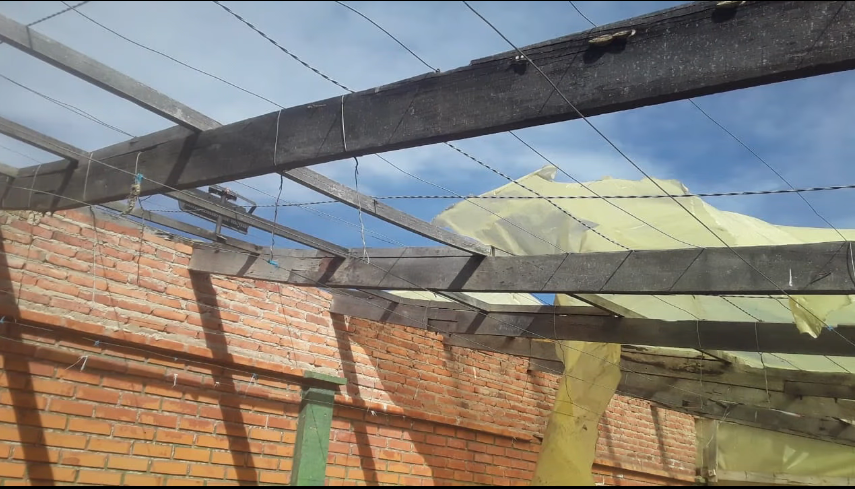 Vientos de hasta 80 km por hora dejan cortes de energía eléctrica y techos levantados en municipios de Potosí
