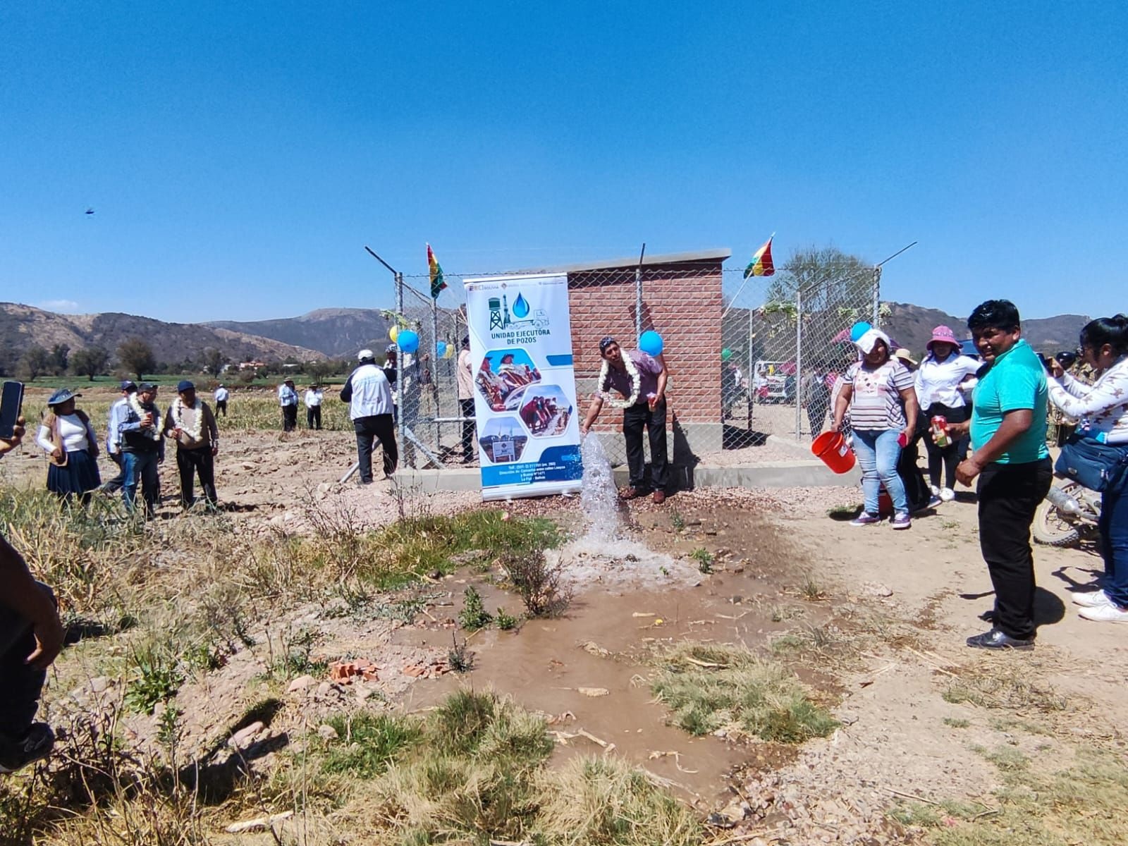 Entregan 3 sistemas de agua en Cuchumuela con inversión de Bs 1,4 millones