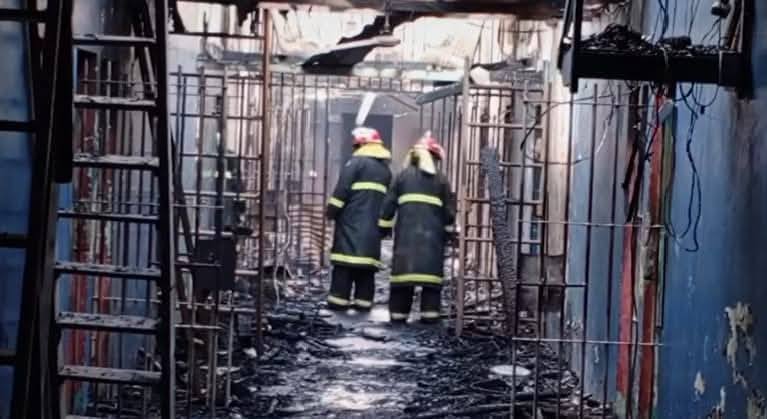 Llega ayuda humanitaria para los reclusos de Villa Busch tras voraz incendio que arrasó 2 pabellones