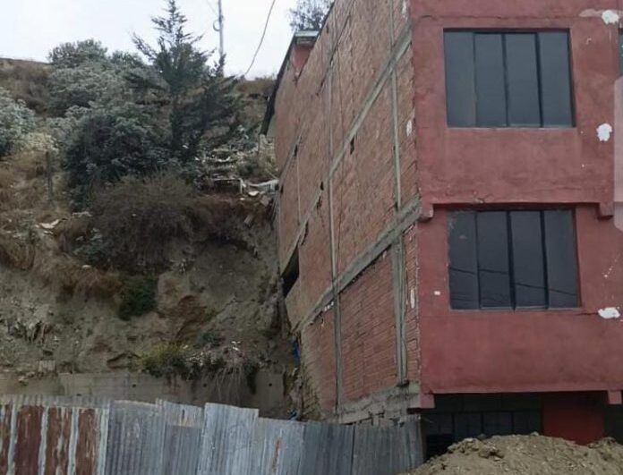 Demolición controlada de viviendas en riesgo en la avenida Bedregal durará 2 meses