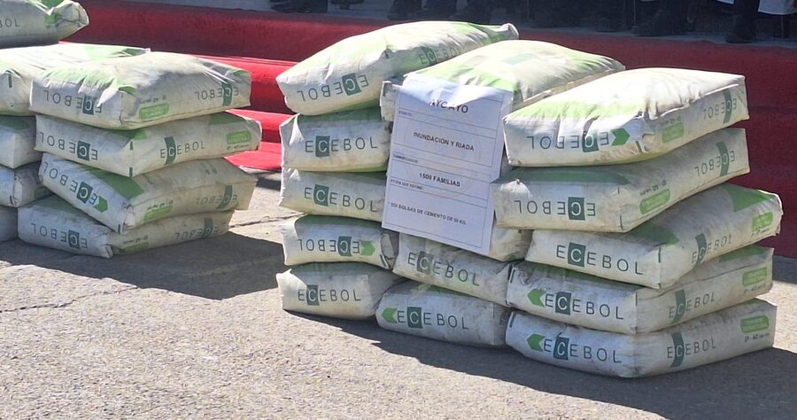 En La Paz entregan ayuda humanitaria por Bs 2,4 millones a más de 85.000 familias damnificadas