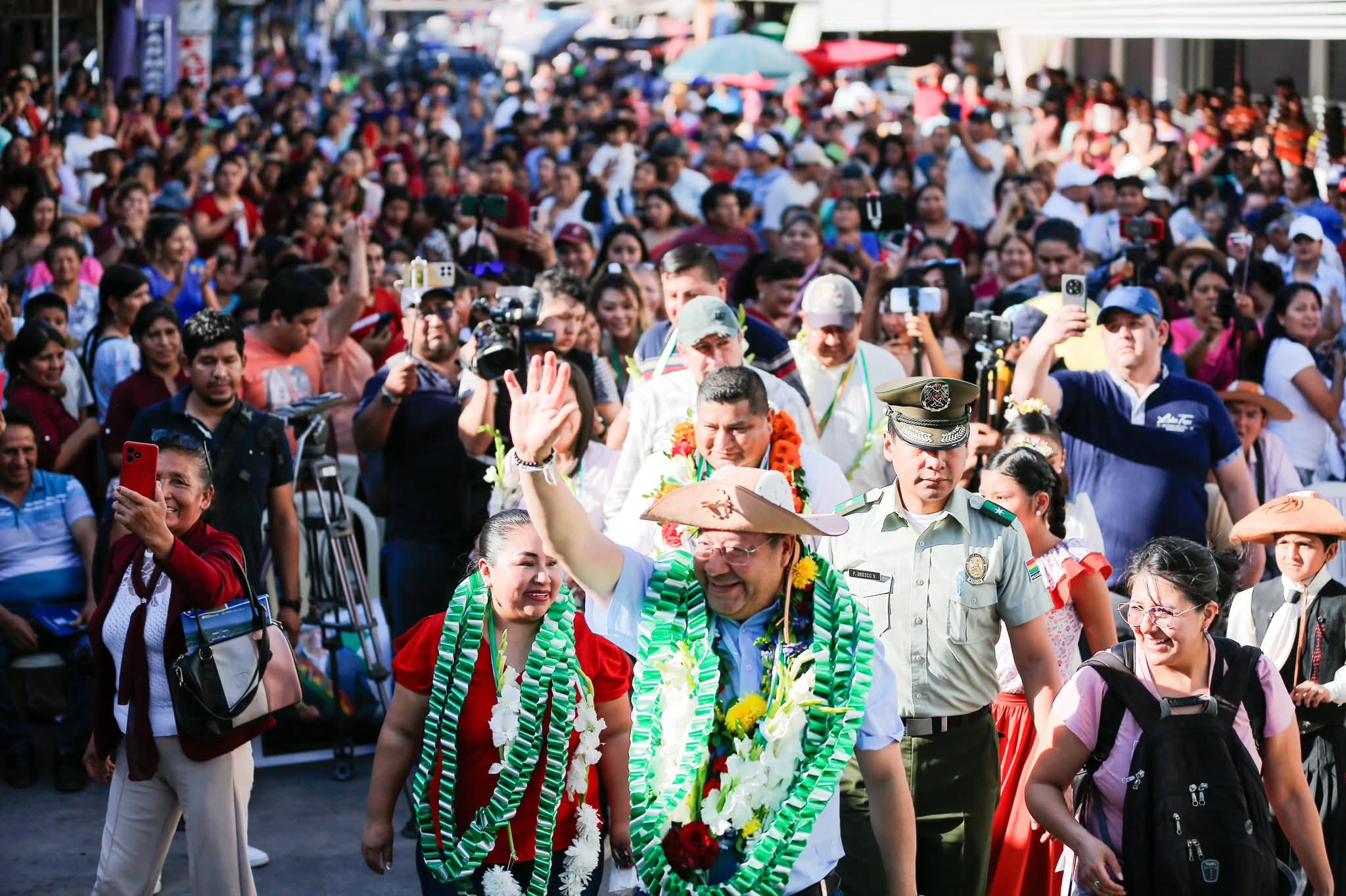 Arce advierte al futuro Gobierno que no se permitirá que disminuya la calidad de vida de los bolivianos