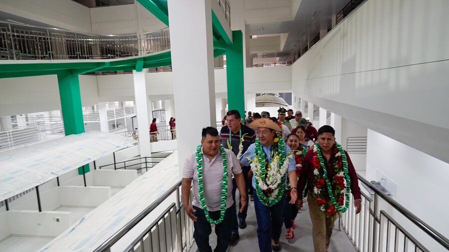 Presidente entrega moderno mercado con Bs 49,4 millones y 85 viviendas sociales en Yacuiba