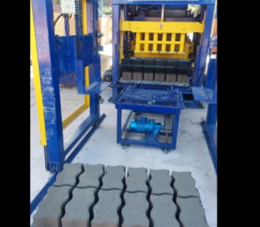 Fábrica de adoquines de Tupiza empieza a operar e inicia el adoquinado de calles 