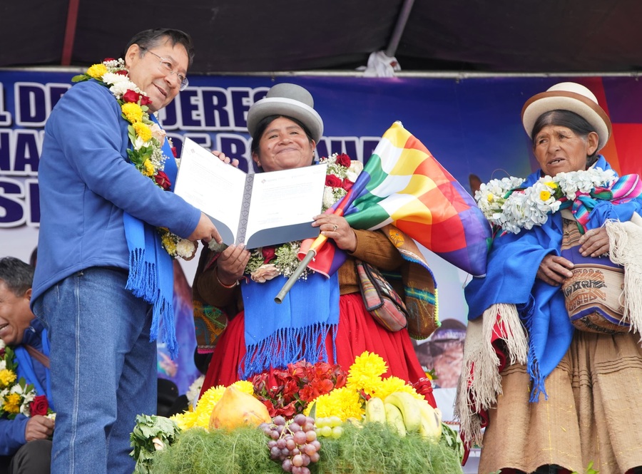 Arce destaca la lucha social de las “Bartolinas” y los proyectos para empoderar a las mujeres productoras