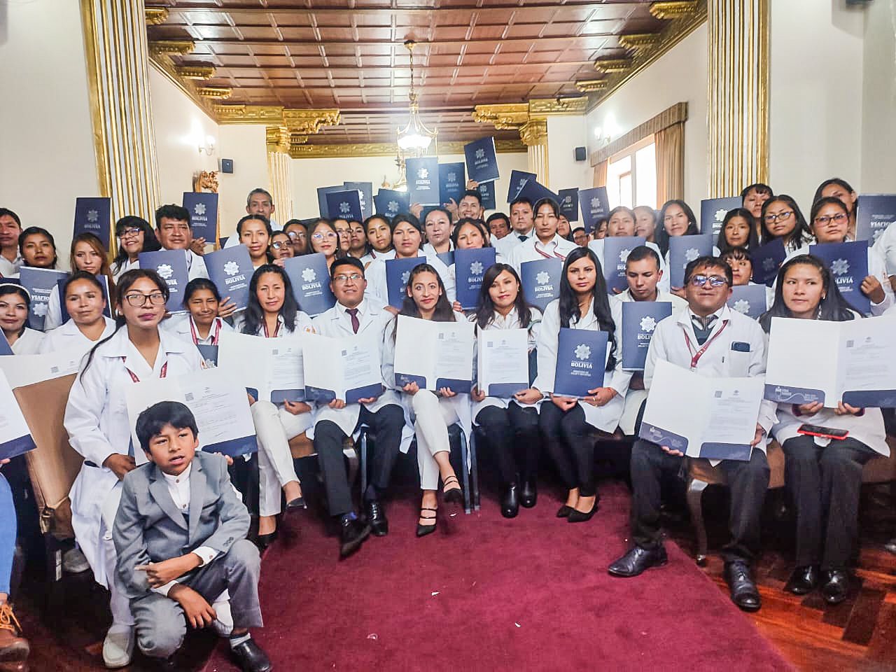 Entrega de ítems a médicos especialistas y subespecialistas, Potosí. Foto: MSyD