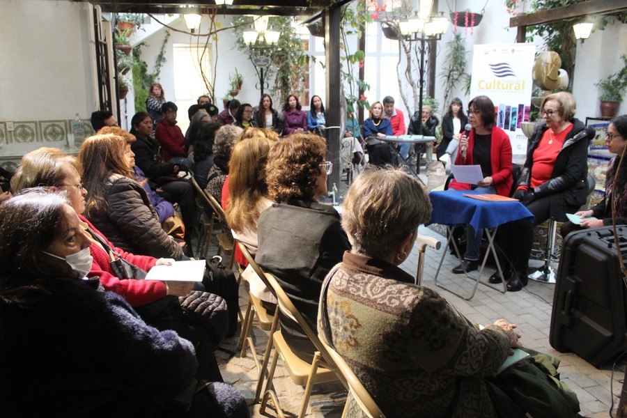 Presentan “Historias de más allá”, antología de cuentos de sueños cargados de magia y amor, de Dunia Chávez Gonzales