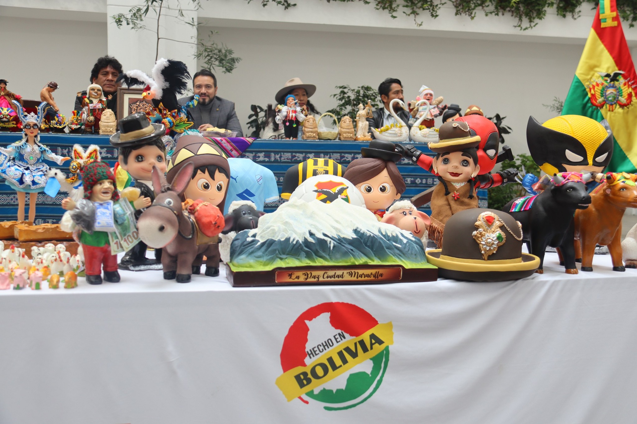 Oferta de artesanías de yeso, Patio Histórico de la ALP. Foto: Cámara de Diputados