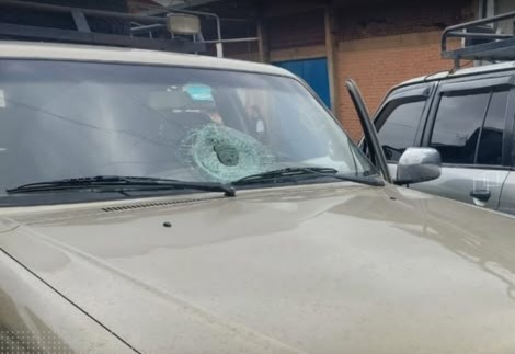 Personal de la Aduana es emboscado por un grupo violento en Santa Cruz