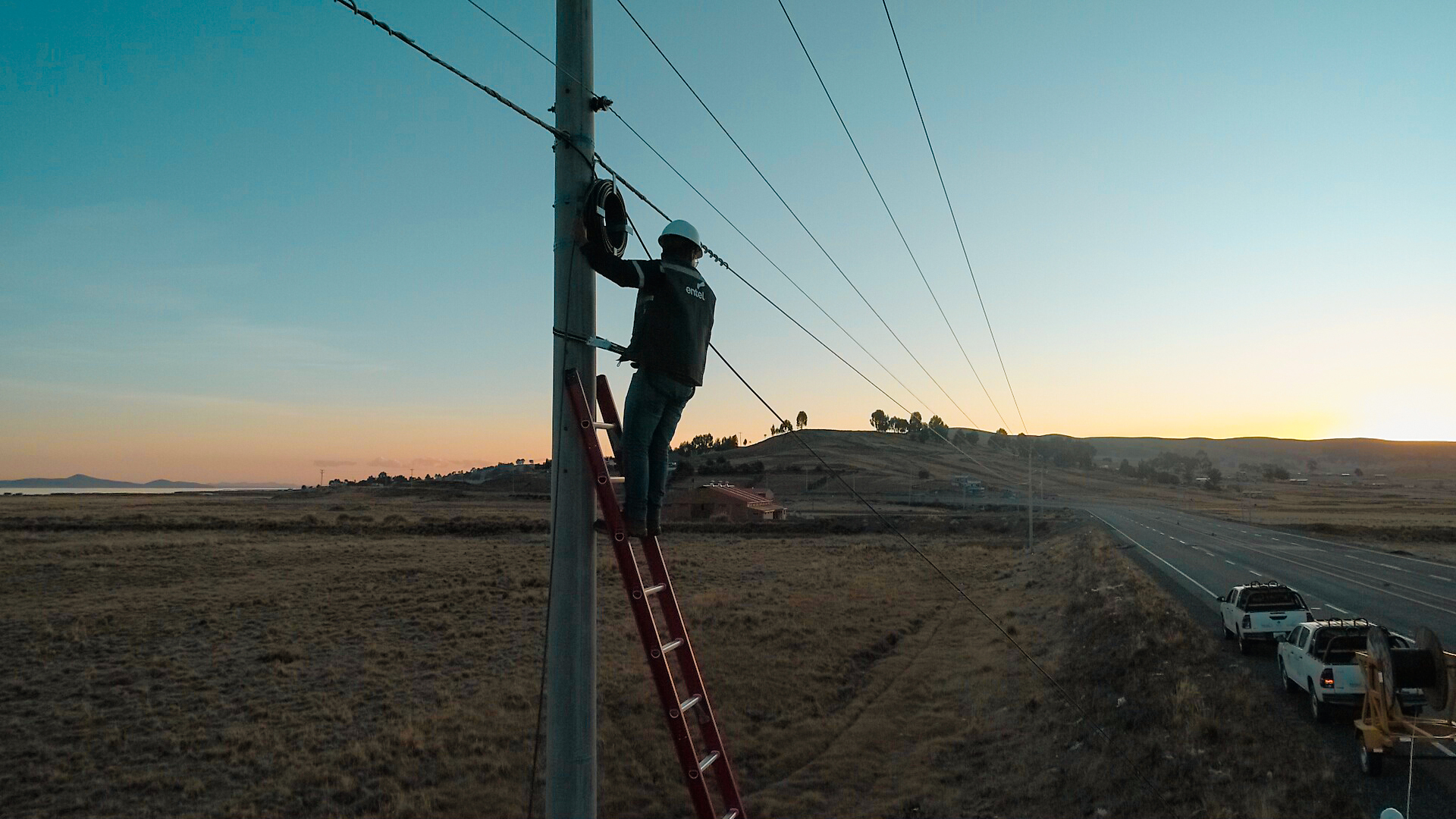 Instalación de Fibra Óptica llega al 100% en capitales de municipios e ingresará al hogar con Bs 58 millones de inversión