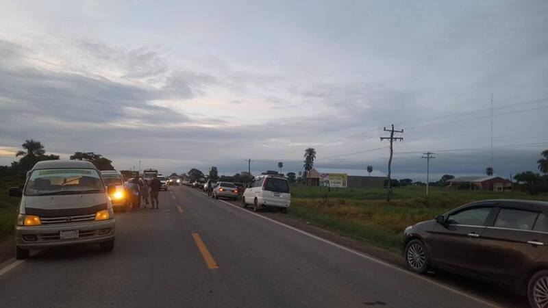 Levantan bloqueo en San Julián y se rehabilita tránsito Santa Cruz-Beni