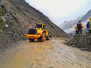 ABC atiende 292 emergencias en distintos tramos carreteros y ejecuta Bs 3,5 millones para asegurar la transitabilidad