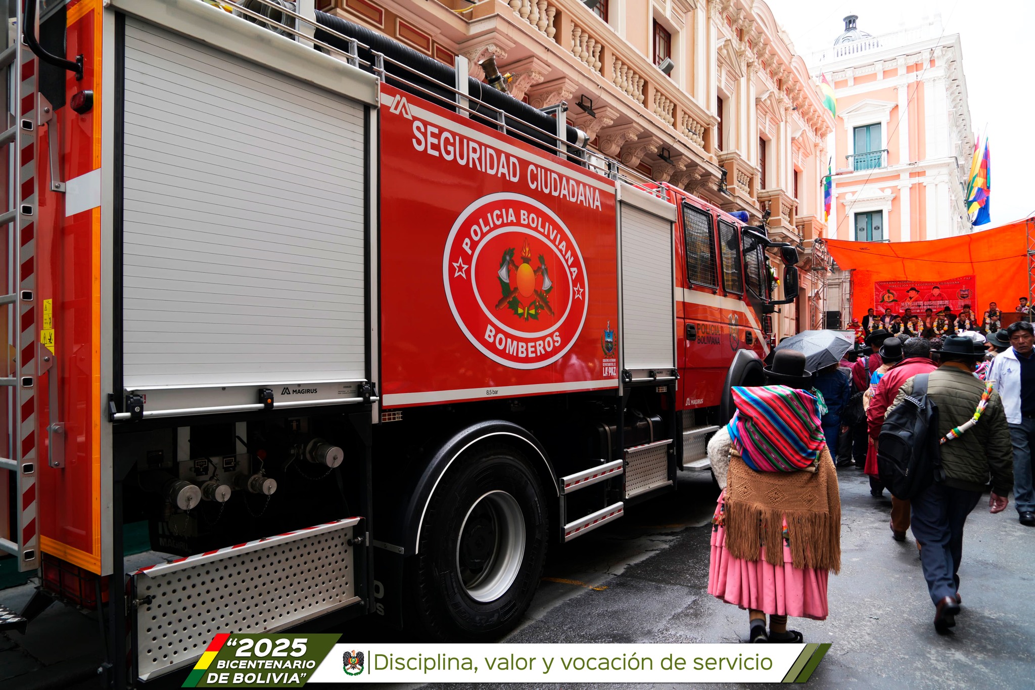 Camión bombero entregado por la Gobernación a la Policía Departamental de La Paz. Foto: RRSS