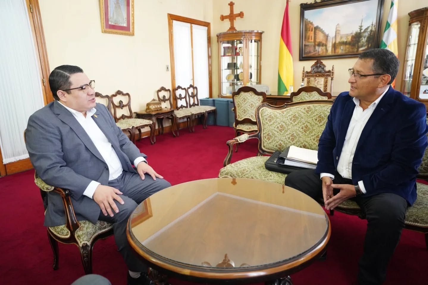 Reunión de coordinación entre el fiscal general del Estado, Roger Mariaca y el gobernador de Tarija, Oscar Montes. Foto: FGE