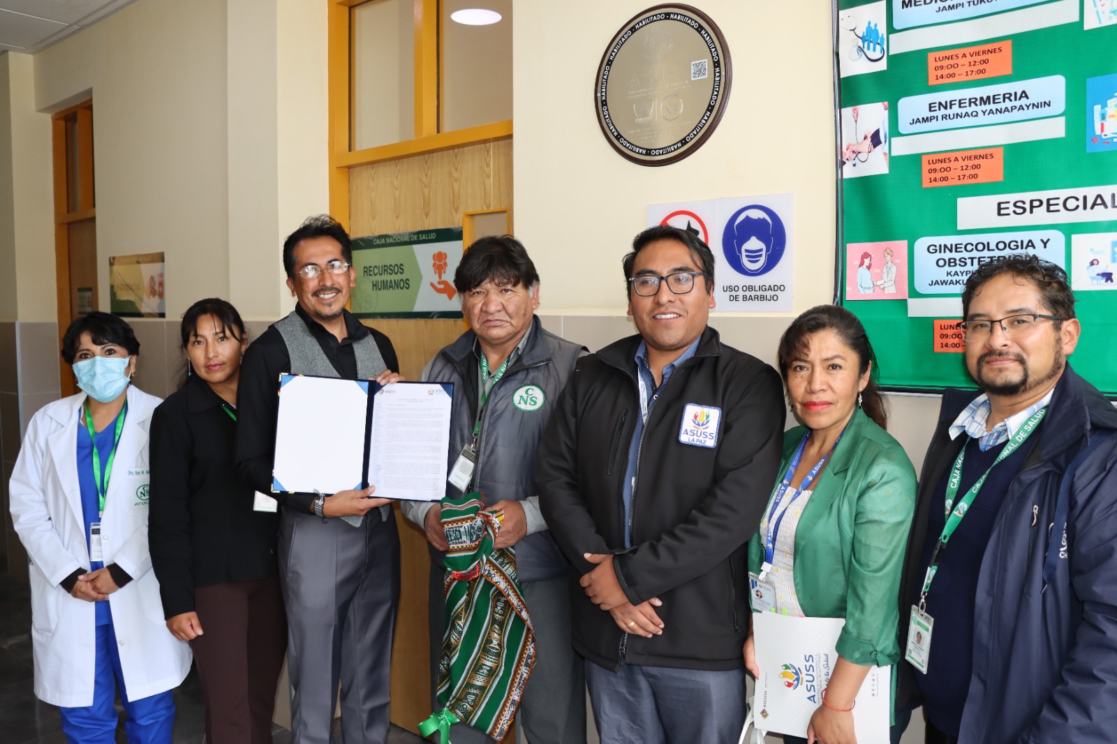 Entregan resolución de habilitación y plaqueta plateada al Centro de Salud Ánimas y al Policlínico Atocha en Potosí