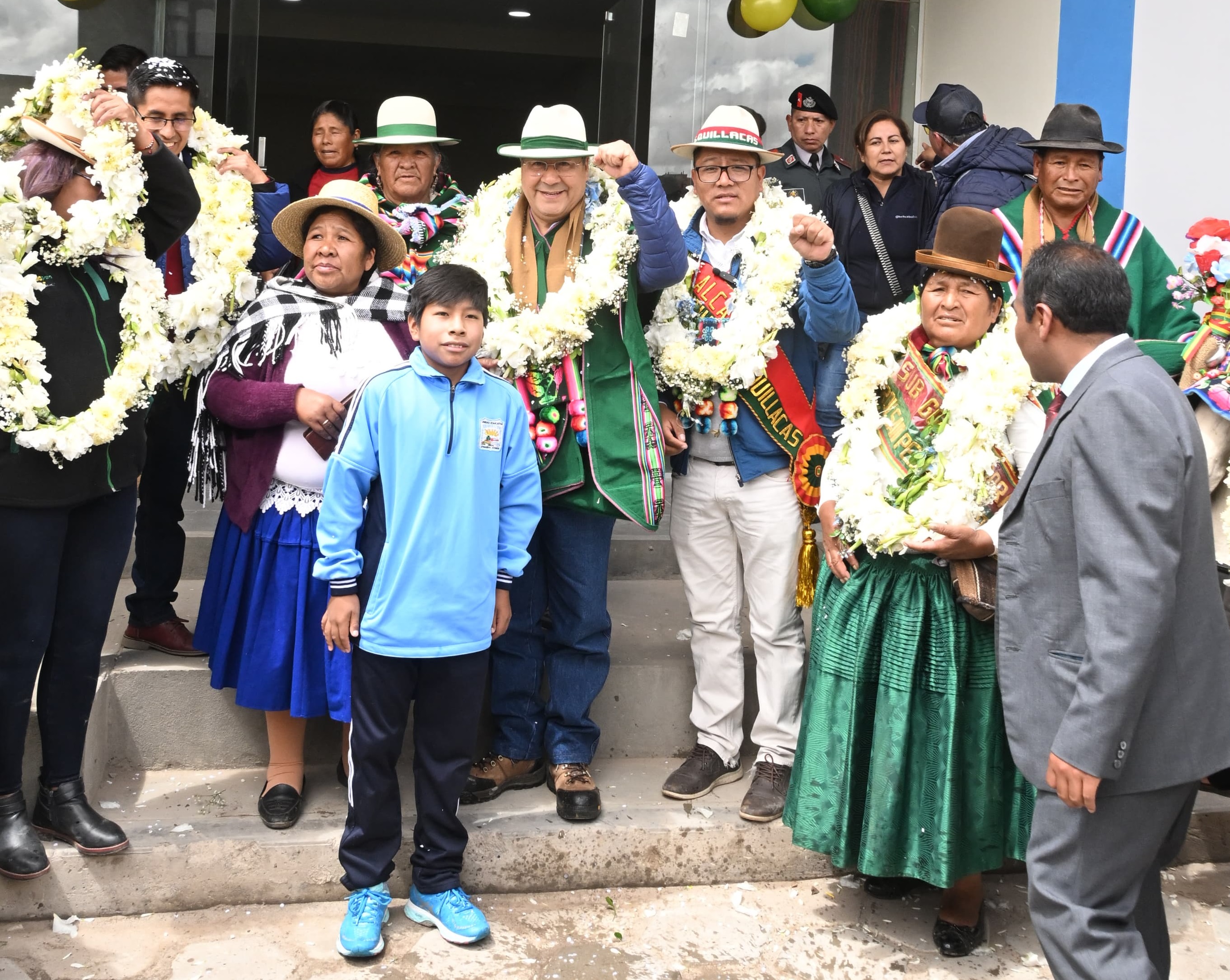 Quillacas inaugura 50 viviendas, escuela, pozos de agua, Radio Base y enlosetado por Bs 11,6 millones de inversión