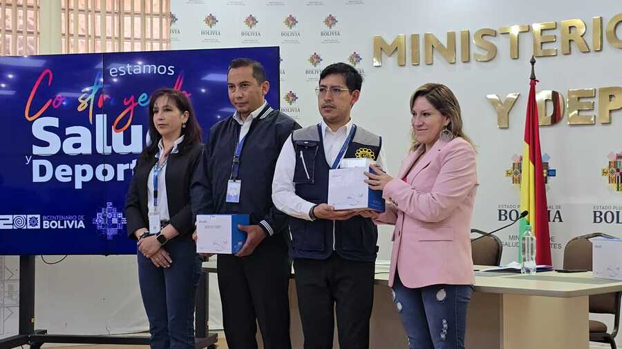Fortalecen Inlasa con la entrega de 3.374 cajas de reactivos, valuadas en más de Bs 5 millones