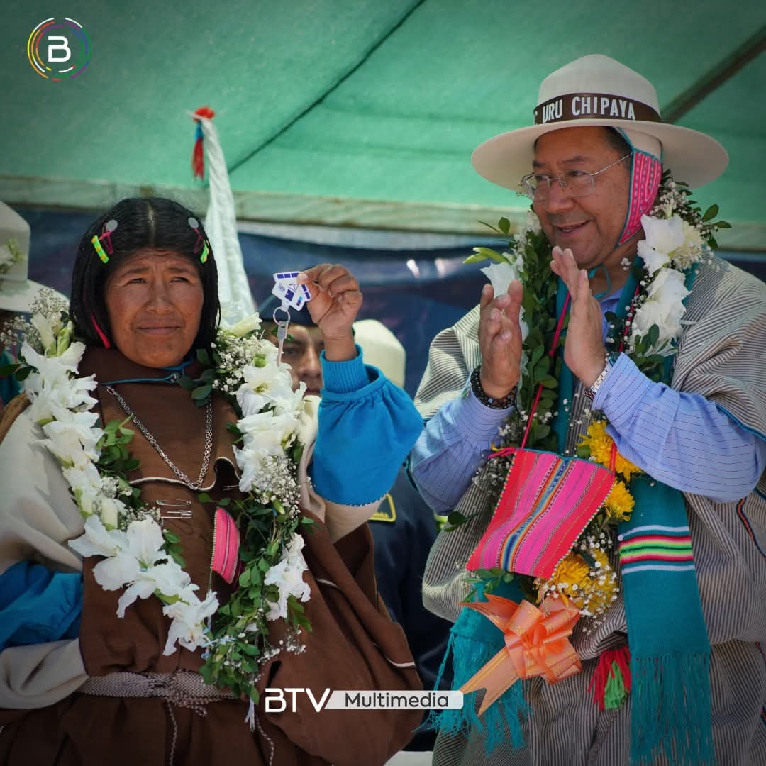 Presidente entrega 50 viviendas y anuncia construcción de otras 60 en Uru Chipaya