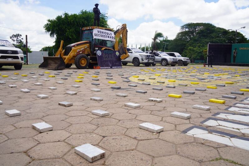 En Santa Cruz incautan droga, detienen a seis personas e incautan cinco motorizados