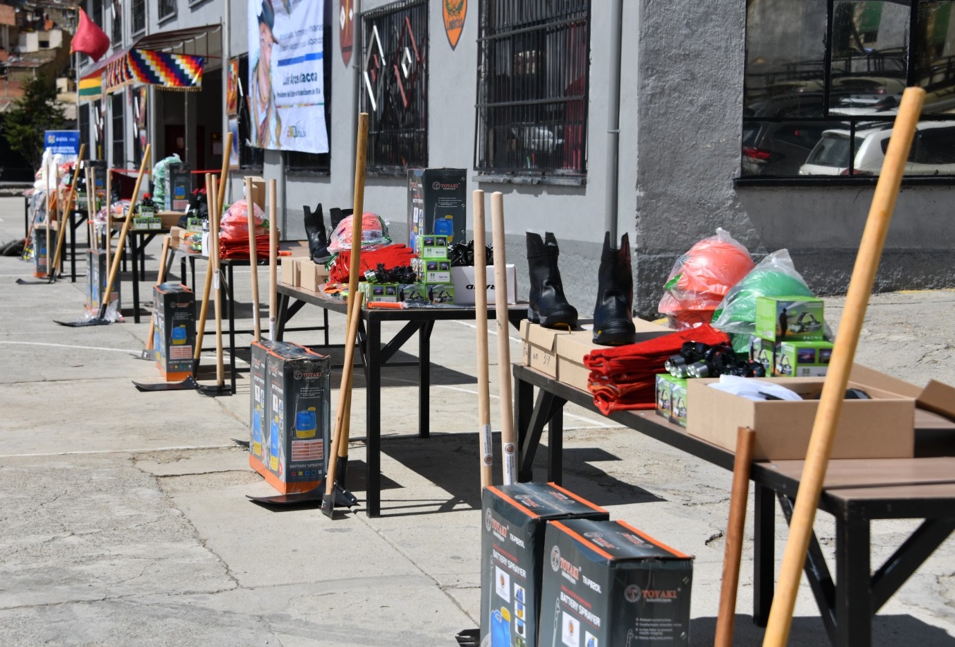 Entregan equipos y herramientas por Bs 1,9 millones para fortalecer respuesta de bomberos en 29 municipios 