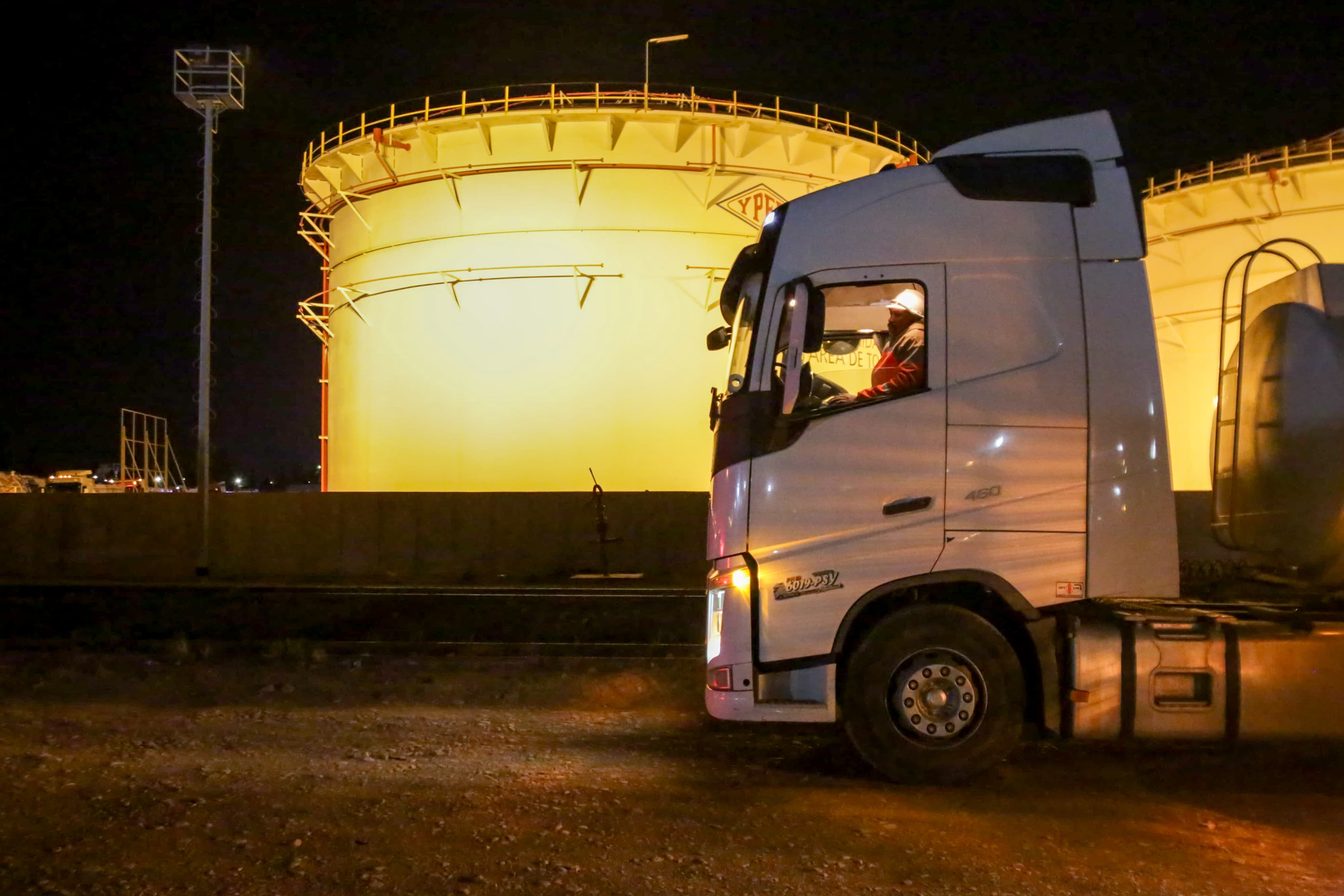 Garantizan provisión de combustible para cosecha en zonas productoras de Bolivia