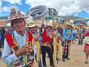 En Potosí entregan 26 toneladas de insumos agrícolas y herramientas a afectados por la crisis climática
