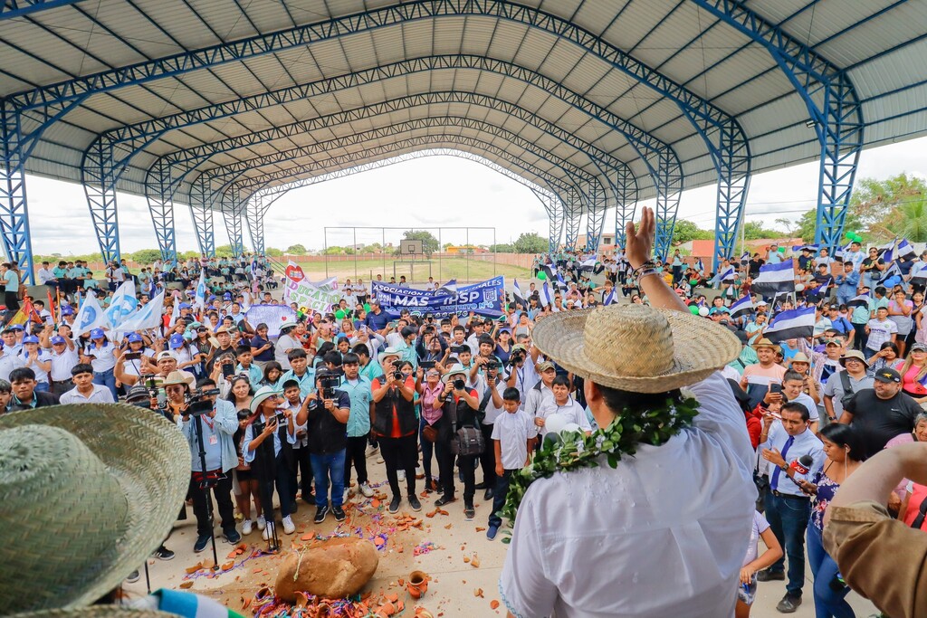 En La Guardia entregan viviendas sociales, infraestructura educativa y enlosetado por Bs 12,5 millones