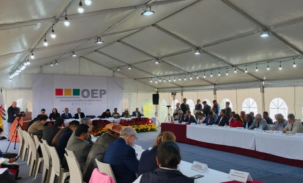 Encuentro Multipartidario ingresa en cuarto intermedio hasta las 18h00 para revisión de documento de acuerdo 