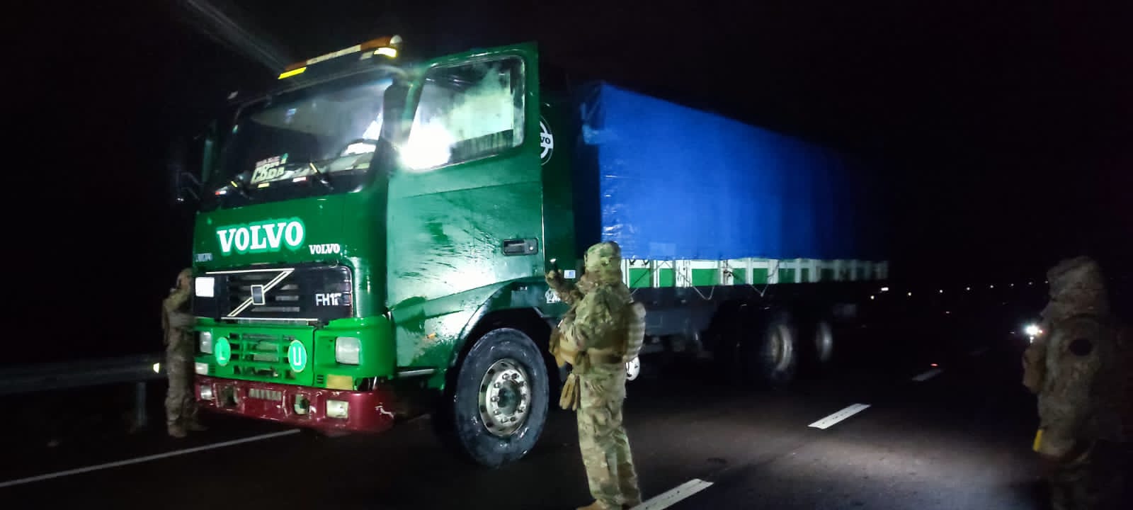 Militares incautan maíz y autos indocumentados valuados en Bs 481.000 en La Paz y Potosí