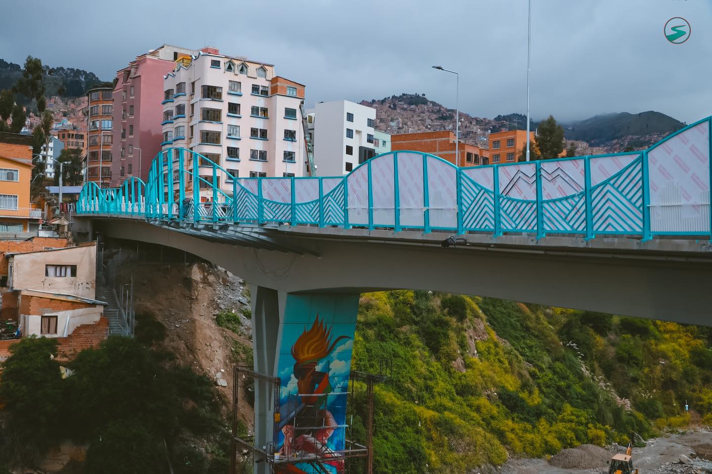 Puentes "Unión del Bicentenario" que unen las laderas de Villa Copacabana con el centro paceño. Foto: Oscar Sogliano