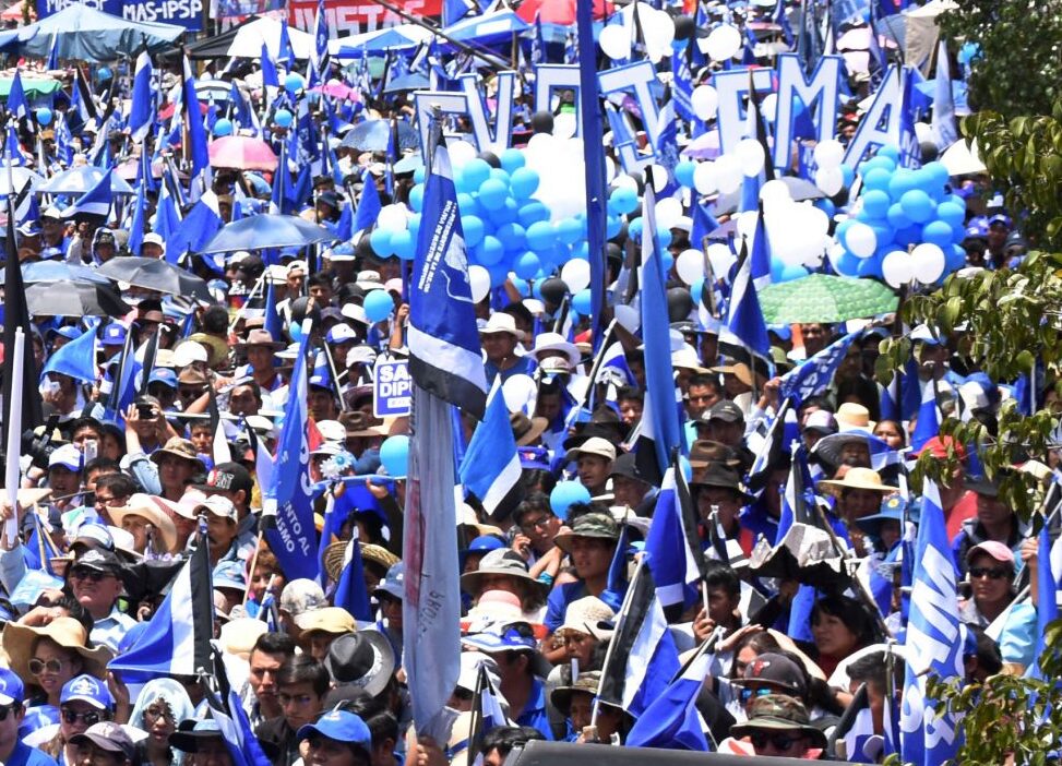 Organizaciones sociales llegan a El Alto para el ampliado extraordinario del MAS 