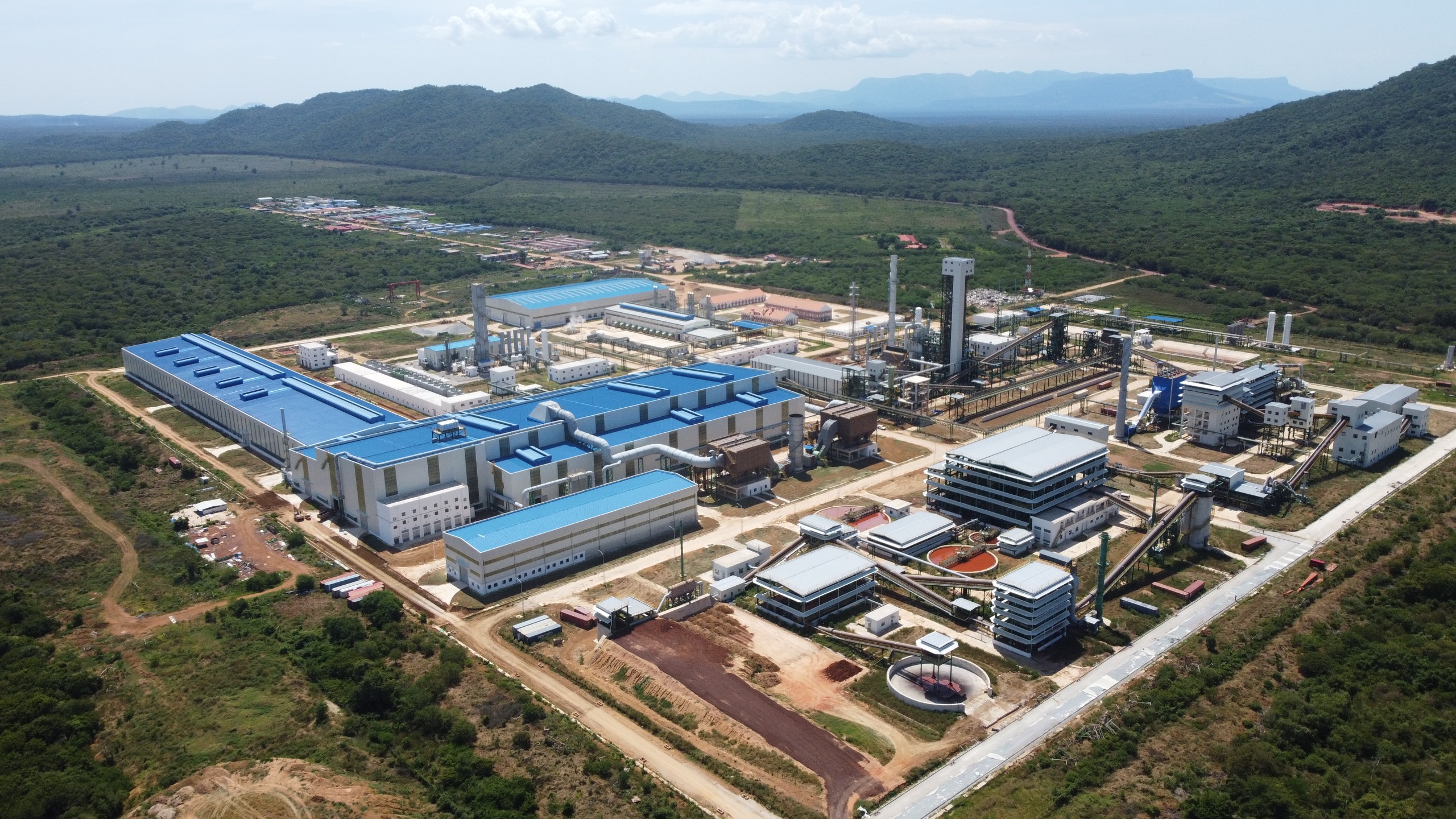 Siderúrgica del Mutún arranca operaciones con miras a descender precios en el sector de la construcción