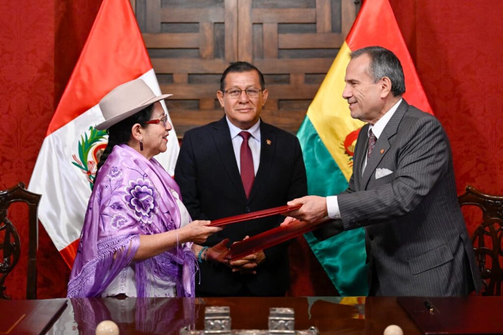 Perú y Bolivia reafirman su compromiso de integración y cooperación con encuentro de cancilleres